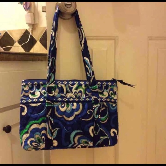Vera Bradley retired purse like new! - Picture 4 of 4